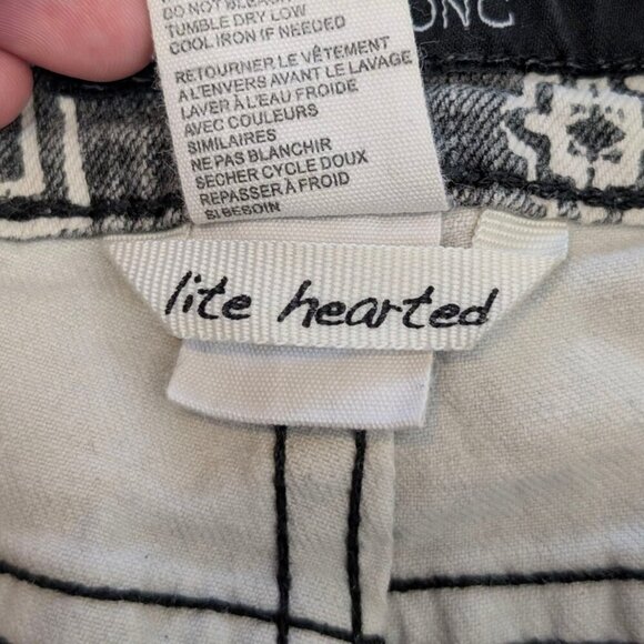 Billabong Aztec Lite Hearted Shorts - Picture 6 of 7